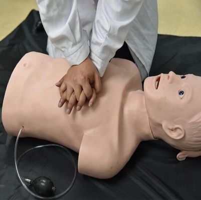 El maniquí de PVC avanzado es la mejor opción para la reanimación de ancianos y el entrenamiento en intubación