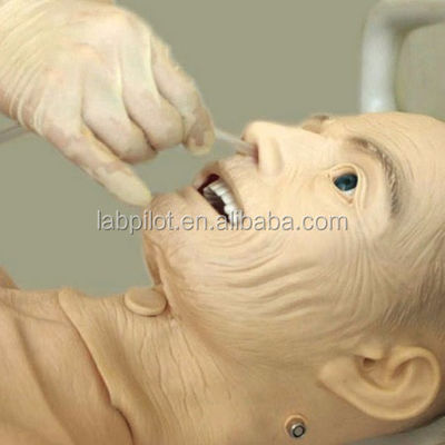 Un maniquí para enfermería CPR BP formación La clave para el éxito de la atención de pacientes de edad avanzada