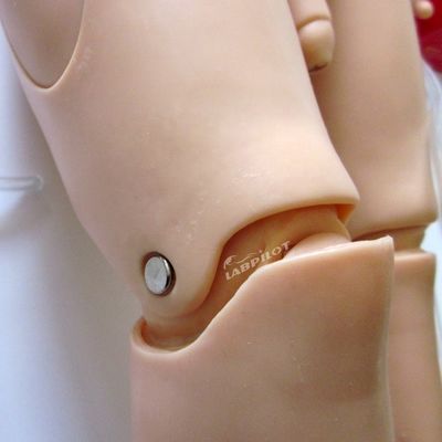Maniquí integral de atención de maternidad y pediatría para el entrenamiento avanzado de ECG de RCP en PVC