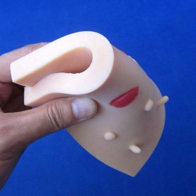 Perfeccionar la demostración del cuidado de sus pacientes con el modelo de entrenamiento de maniquíes y lesiones de la piel