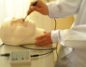Cauterización de la hemostasis nasal y entrenamiento de embalaje maniquí para función modelo médico