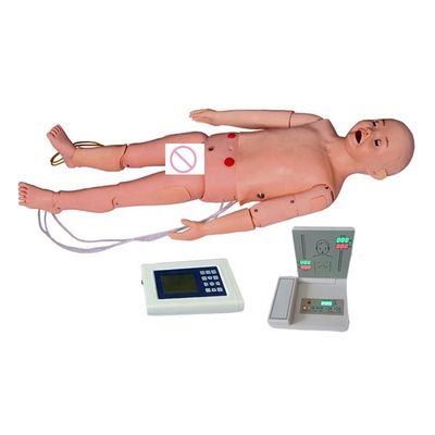 Formación en cateterismo y auscultación con maniquí infantil de 5 años