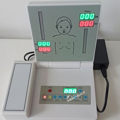 Formación en cateterismo y auscultación con maniquí infantil de 5 años
