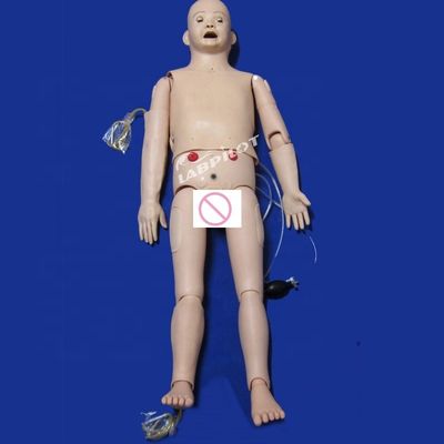 Formación en cateterismo y auscultación con maniquí infantil de 5 años