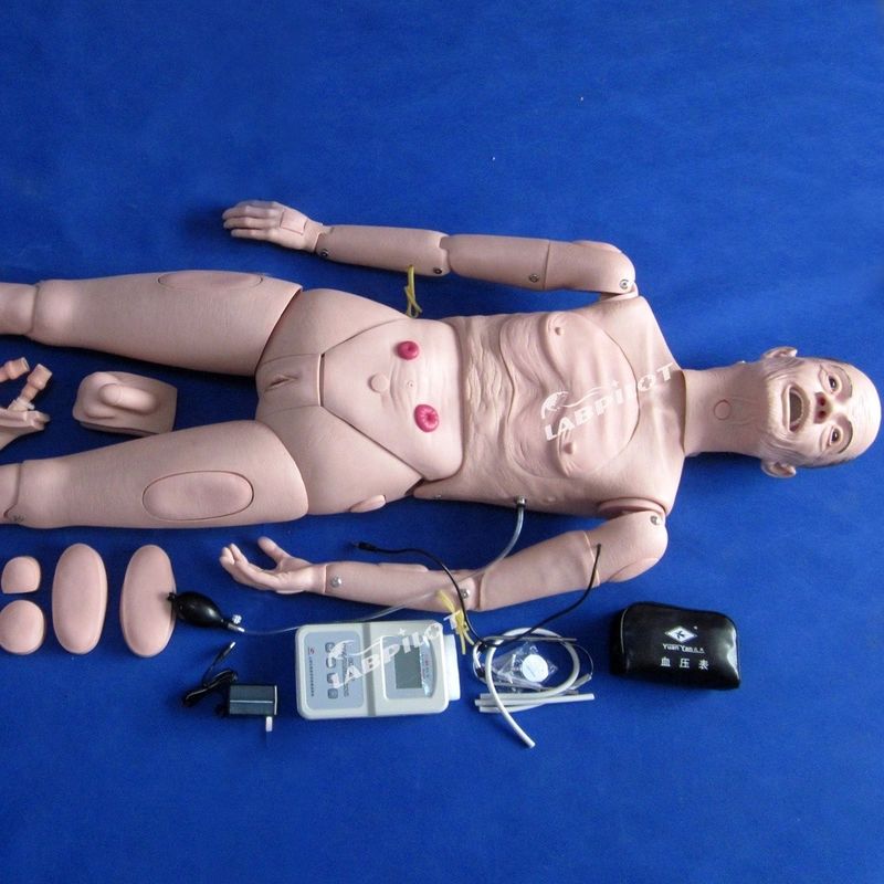 Un maniquí para enfermería CPR BP formación La clave para el éxito de la atención de pacientes de edad avanzada